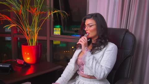 Nicolle online show from 01/31/25, 07:51