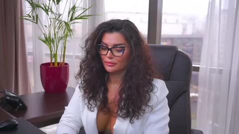 Nicolle online show from 03/01/25, 10:02