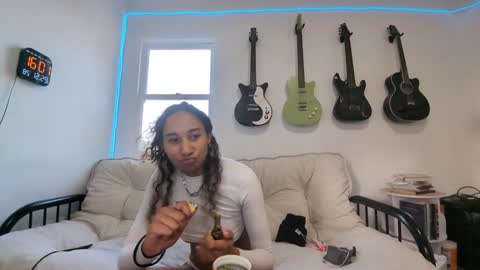 Snapshot of onlystrings chatting on 12/30/24, 12:00 Duo online show from 12/30/24, 12:00