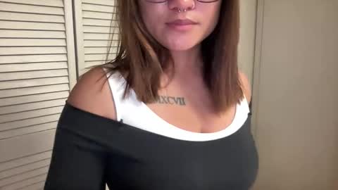 Snapshot of oohhellothere chatting on 11/03/25, 07:31 Miss Girly online show from 11/03/25, 07:31