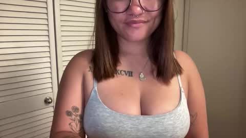 Snapshot of oohhellothere chatting on 11/09/25, 07:06 Miss Girly online show from 11/09/25, 07:06