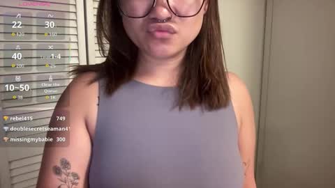 Snapshot of oohhellothere chatting on 11/11/25, 08:58 Miss Girly online show from 11/11/25, 08:58