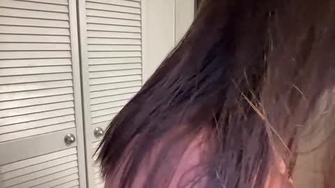 Snapshot of oohhellothere chatting on 11/20/25, 08:36 Miss Girly online show from 11/20/25, 08:36