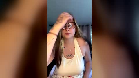 oohlarae22 online show from 06/16/26, 05:26
