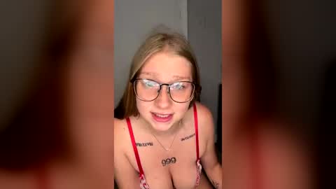 oohlarae22 online show from 06/17/26, 11:01