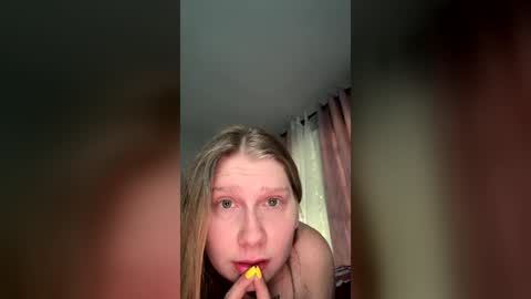 oohlarae22 online show from 06/26/26, 10:52