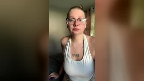 oohlarae22 online show from 06/29/26, 01:00
