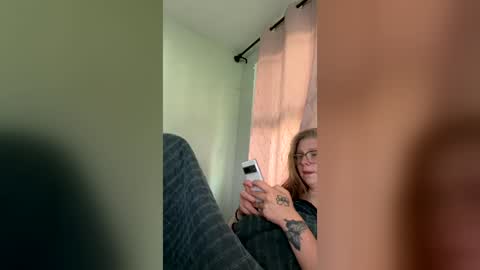 oohlarae22 online show from 07/02/26, 12:55
