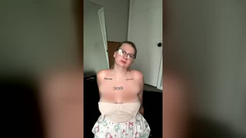 oohlarae22 online show from 07/06/26, 11:18