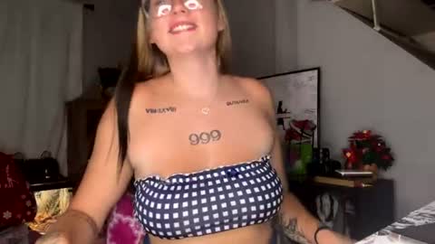 oohlarae22 online show from 07/14/26, 02:05
