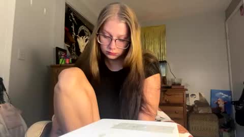 oohlarae22 online show from 07/31/26, 10:47