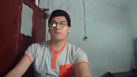 Snapshot of oomaurooo chatting on 12/18/24, 09:29 oomaurooo online show from 12/18/24, 09:29