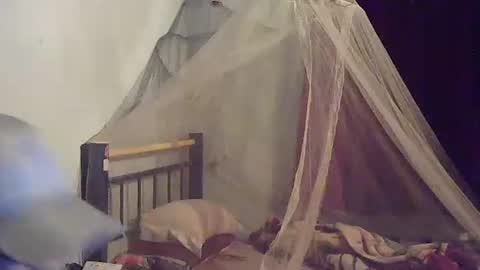 Snapshot of oomaurooo chatting on 12/17/25, 07:36 oomaurooo online show from 12/17/25, 07:36