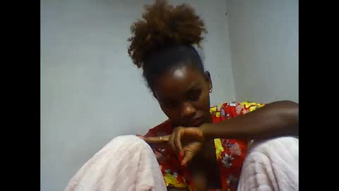 Snapshot of oooorazanasoa chatting on 06/06/26, 12:54 oooorazanasoa online show from 06/06/26, 12:54