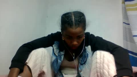 Snapshot of oooorazanasoa chatting on 06/10/26, 12:33 oooorazanasoa online show from 06/10/26, 12:33