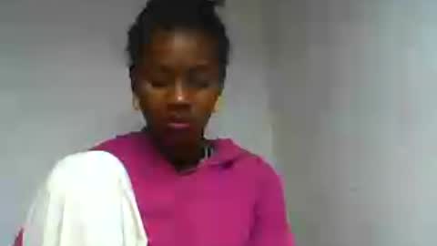 Snapshot of oooorazanasoa chatting on 06/13/26, 08:45 oooorazanasoa online show from 06/13/26, 08:45