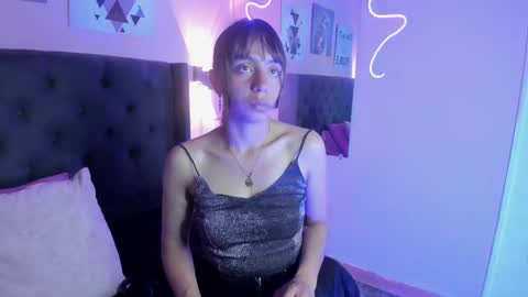 Snapshot of ophelune chatting on 09/28/25, 03:56 ophelune online show from 09/28/25, 03:56