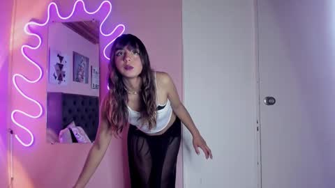 Snapshot of ophelune chatting on 11/08/25, 03:39 ophelune online show from 11/08/25, 03:39