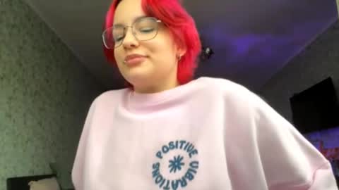 Snapshot of orahisle chatting on 10/10/25, 08:35 Thea online show from 10/10/25, 08:35