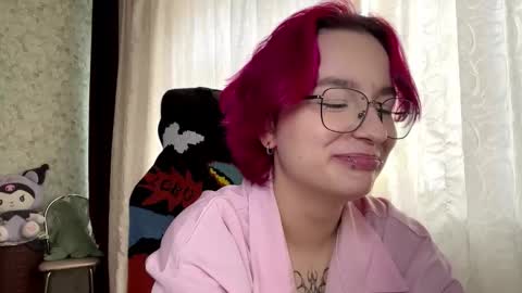 Snapshot of orahisle chatting on 10/23/25, 10:58 Thea online show from 10/23/25, 10:58