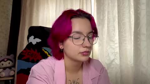 Snapshot of orahisle chatting on 10/25/25, 09:17 Thea online show from 10/25/25, 09:17