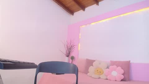 Snapshot of oralarson chatting on 10/02/25, 11:50 Ora Larson online show from 10/02/25, 11:50