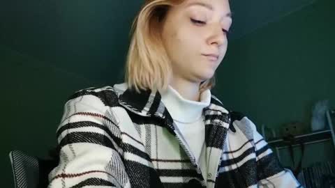 Snapshot of orange___melani chatting on 03/05/25, 03:29 Melani online show from 03/05/25, 03:29