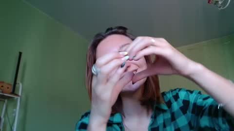 Snapshot of orange___melani chatting on 09/17/25, 10:28 Melani online show from 09/17/25, 10:28