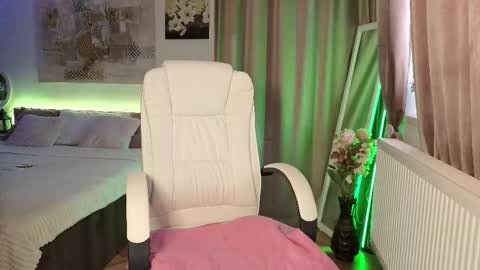 Eve Voss online show from 12/03/25, 09:51