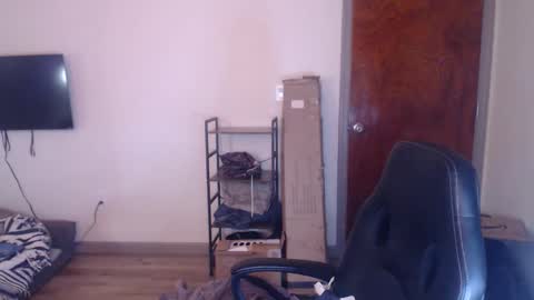 Snapshot of oregon87 chatting on 02/18/26, 04:03 The Oregon Lumberjack online show from 02/18/26, 04:03