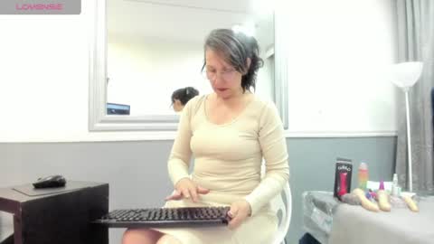 Oriana  online show from 06/12/26, 12:42