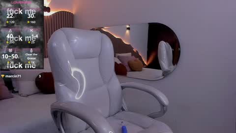 Snapshot of oriana_long chatting on 11/12/25, 04:46 O R I online show from 11/12/25, 04:46