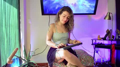 Snapshot of oriana_thomson2 chatting on 01/15/25, 02:02 Oriana online show from 01/15/25, 02:02