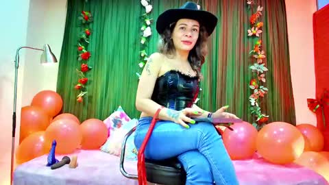 Snapshot of oriana_thomson2 chatting on 02/13/25, 11:15 Oriana online show from 02/13/25, 11:15