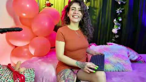 Snapshot of oriana_thomson2 chatting on 02/16/25, 01:47 Oriana online show from 02/16/25, 01:47