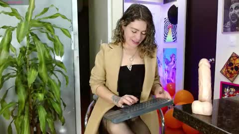 Snapshot of oriana_thomson2 chatting on 10/08/25, 10:46 Oriana online show from 10/08/25, 10:46