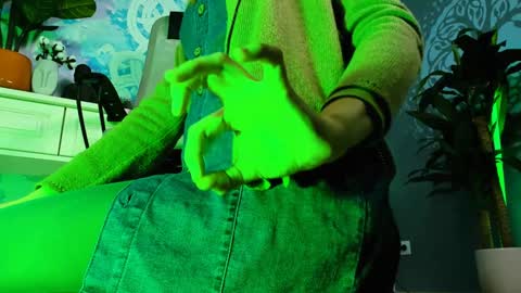 Snapshot of orianna_blade chatting on 12/30/24, 04:08 Orianna -  Hi Im into geek culture cosplay crafting LARP games. Shall we play DnD online show from 12/30/24, 04:08