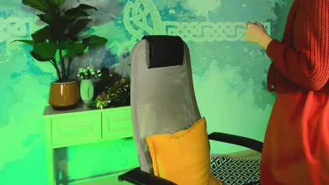 Snapshot of orianna_blade chatting on 12/31/24, 01:08 Orianna -  Hi Im into geek culture cosplay crafting LARP games. Shall we play DnD online show from 12/31/24, 01:08