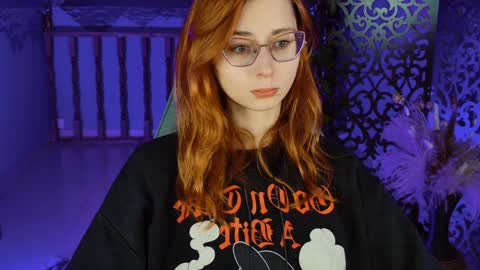 Snapshot of orianna_blade chatting on 01/04/25, 01:21 Orianna -  Hi Im into geek culture cosplay crafting LARP games. Shall we play DnD online show from 01/04/25, 01:21