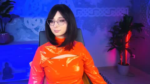 Snapshot of orianna_blade chatting on 02/02/25, 07:14 Orianna -  Hi Im into geek culture cosplay crafting LARP games. Shall we play DnD online show from 02/02/25, 07:14