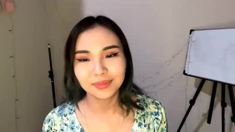 Angel online show from 12/04/25, 12:36