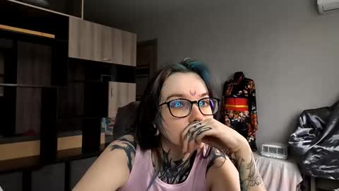 Snapshot of orvadowden chatting on 10/23/25, 07:51 Milana online show from 10/23/25, 07:51