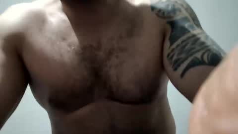 Snapshot of oscar670473 chatting on 05/01/26, 02:05 oscar670473 online show from 05/01/26, 02:05