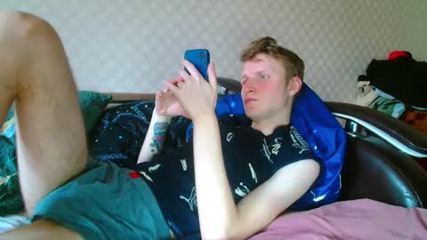 Snapshot of oscar_wildy chatting on 12/05/25, 10:13 Oscar online show from 12/05/25, 10:13