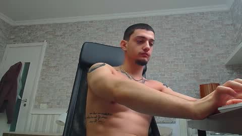 Snapshot of oscargriffin chatting on 02/14/25, 06:23 OscarGriffin online show from 02/14/25, 06:23
