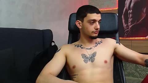 Snapshot of oscargriffin chatting on 02/18/25, 06:59 OscarGriffin online show from 02/18/25, 06:59