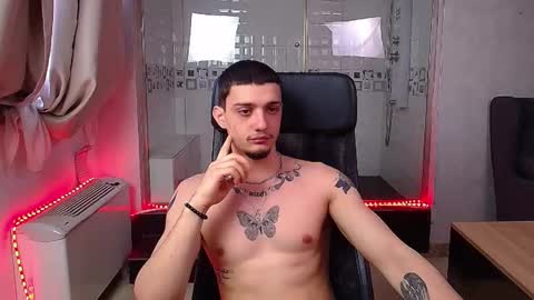 Snapshot of oscargriffin chatting on 02/20/25, 06:50 OscarGriffin online show from 02/20/25, 06:50