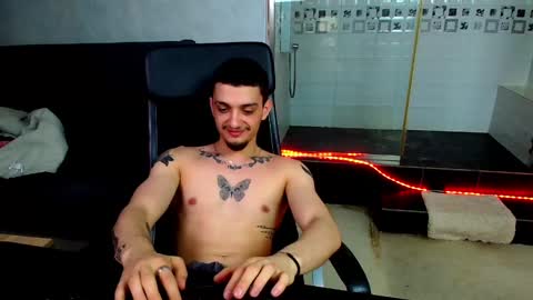 Snapshot of oscargriffin chatting on 02/22/25, 03:14 OscarGriffin online show from 02/22/25, 03:14