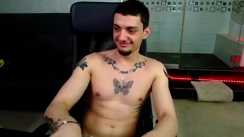 Snapshot of oscargriffin chatting on 02/24/25, 11:43 OscarGriffin online show from 02/24/25, 11:43
