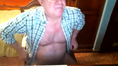 Snapshot of oscarw chatting on 12/29/24, 05:44 Oscar online show from 12/29/24, 05:44